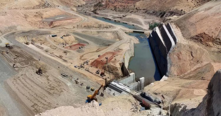 Al Haouz : Les travaux de construction du barrage d’Aït Ziat atteignent un taux d’avancement de 66 %. 1 barrage 3