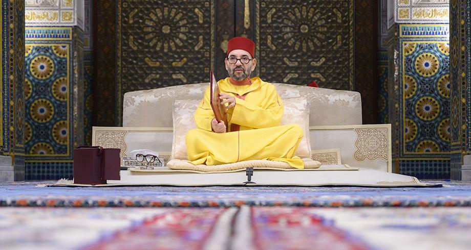 SM le Roi, Amir Al-Mouminine, préside à la mosquée Hassan à Rabat une veillée religieuse en commémoration de l'Aïd Al-Mawlid Annabaoui Acharif 1 vis 0412202318083588
