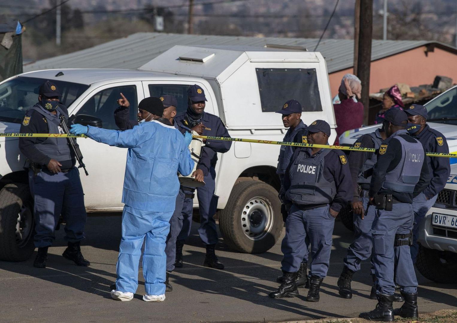 Six braqueurs tués lors d'une fusillade avec la police en Afrique du Sud 1 vis 0907202417334903