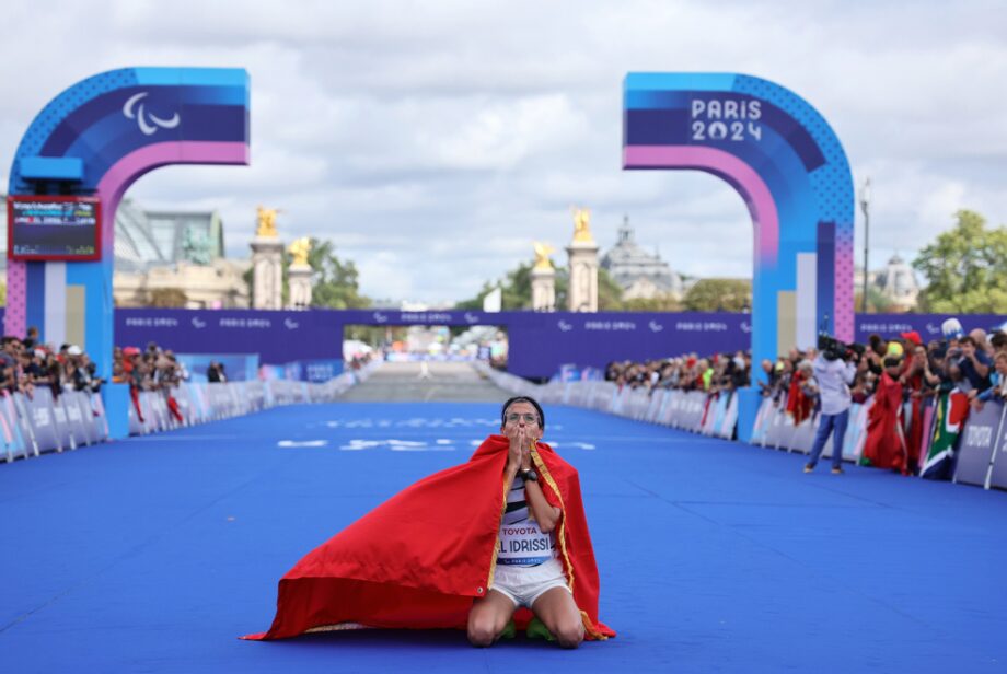 Jeux Paralympiques 2024 : Fatima Ezzahra El Idrissi remporte l’or et établit un record du monde au marathon T12, Meryem En-Nourhi décroche l’argent 1 vis 0908202410544831