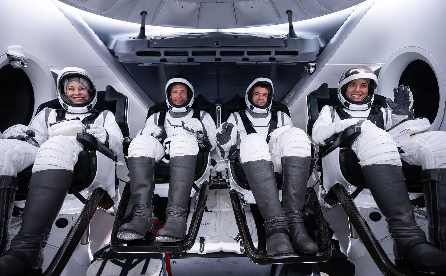 Space X : L’équipage de la mission Polaris Dawn de retour sur Terre après avoir réalisé la première sortie spatiale privée de l'Histoire 1 vis 0915202418090166