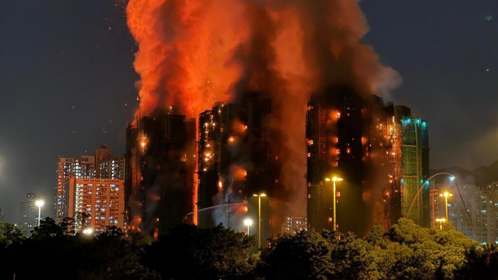 vis_1127202509120520 - MCG24 FR Incendie meurtrier à Hong Kong : le bilan grimpe à 55 morts
