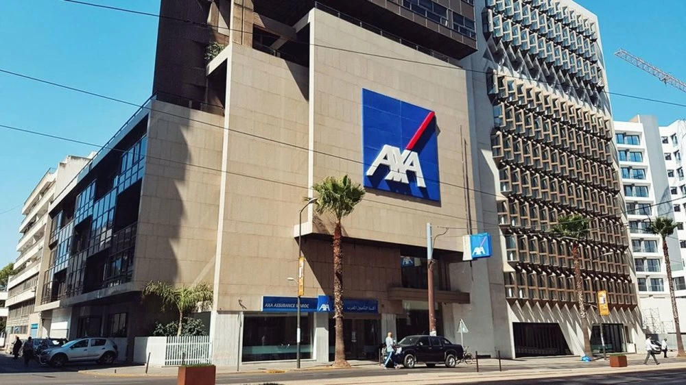 Siège d’AXA Services Maroc à Rabat, bâtiment moderne avec logo AXA en façade, symbole du groupe d’assurance et de services au Maroc