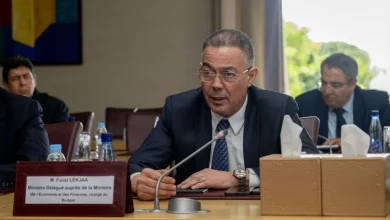 Fouzi Lekjaa, ministre délégué chargé du Budget au Maroc, intervenant lors d’une réunion officielle sur les finances publiques et la gestion budgétaire.