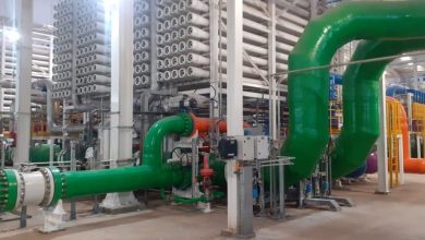 Station de dessalement équipée de pompes industrielles et de conduites vertes dans la région Casablanca-Settat pour la production d’eau potable