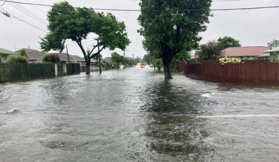 Évacuation de milliers d’habitants en Nouvelle-Zélande à l’approche du cyclone “Fayano” 1 vis 0411202609464352