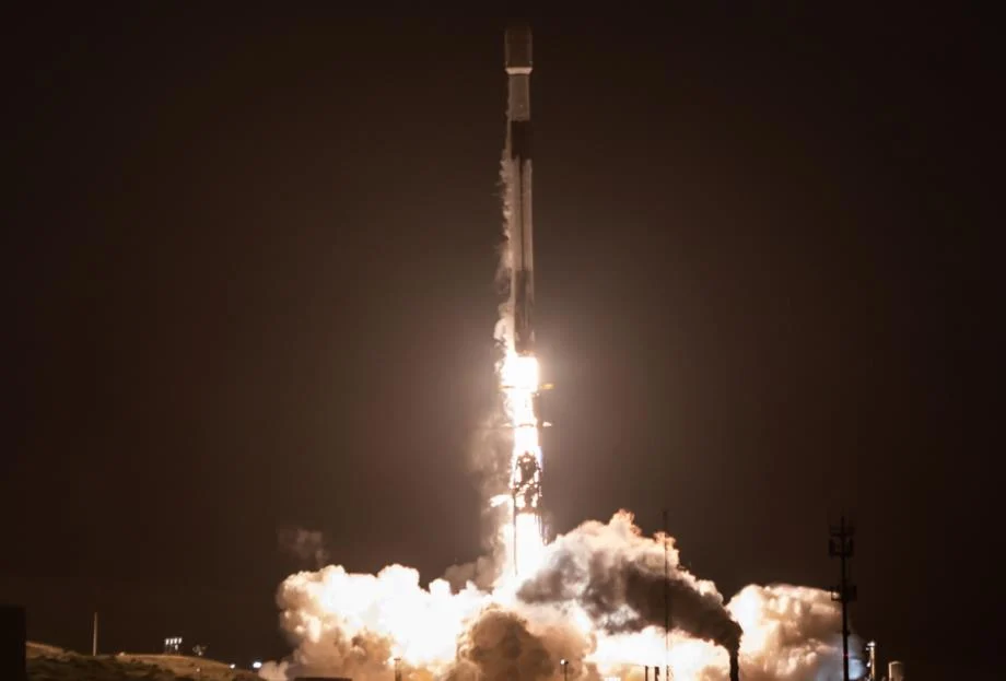 SpaceX lance 24 nouveaux satellites Starlink en orbite terrestre basse 1 vis 0423202612591276