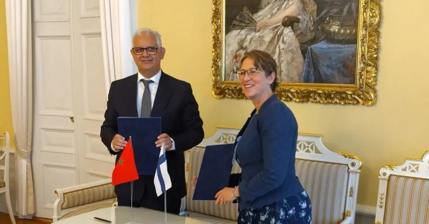 Eau : le Maroc et la Finlande lancent un groupe de travail conjoint pour renforcer leur coopération 1 وزير التجهيز والماء، نزار بركة، ووزيرة الزراعة والغابات الفنلندية، ساري إيسايا 860x450 1