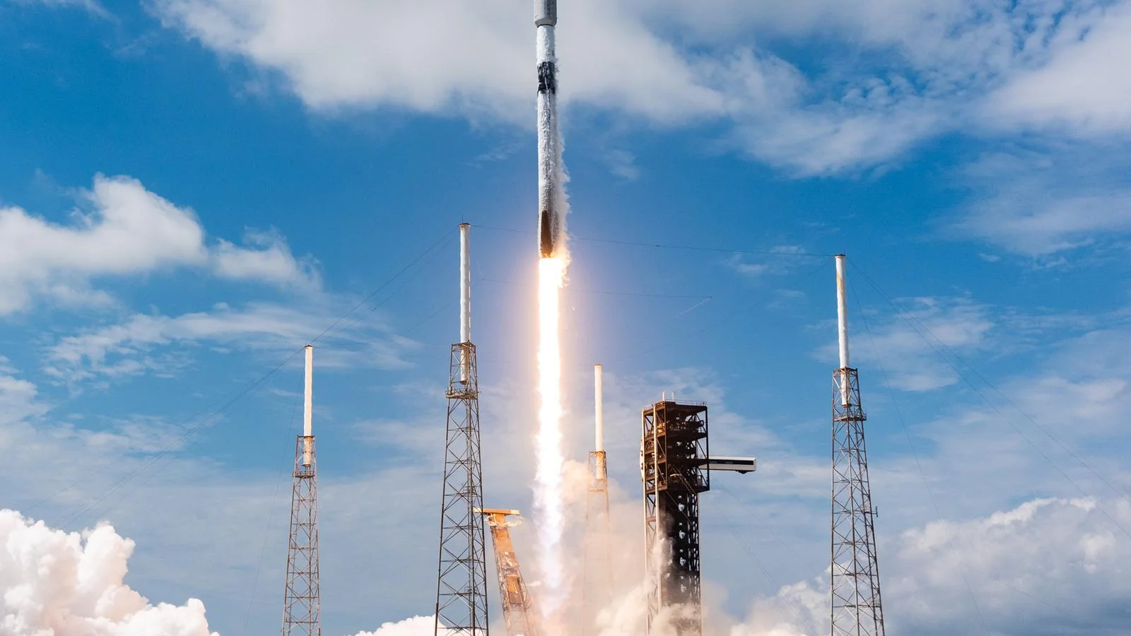SpaceX renforce Starlink avec le lancement de 29 nouveaux satellites 1 zamin spacex yana 29 ta starlink suniy yoldoshini orbitaga muvaffa 20260822 030020 ccac5d6d